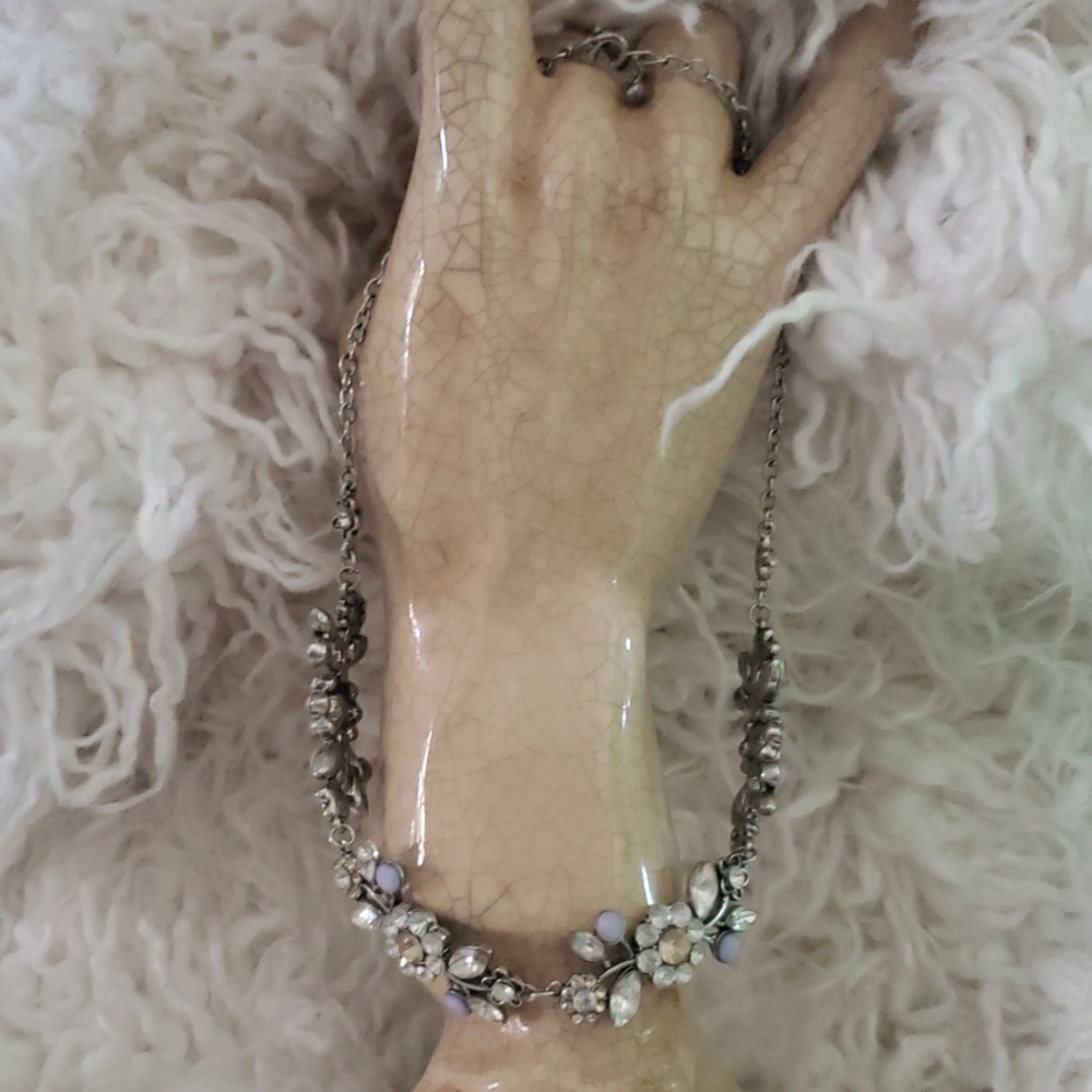 Beautiful rhinestone flower necklace